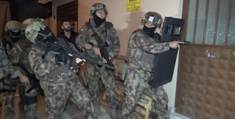 Bursa'da şafak baskını yapılan operasyonda çöp evde gizlenen uyuşturucu yakalandı