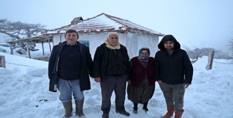 Manisa’da 4 gündür karda mahsur kalan vatandaşlar kurtarıldı