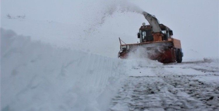 Elazığ'da kar 136 köy yolunu ulaşıma kapattı