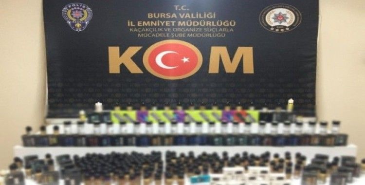Bursa’da şüpheli araçtan yüzlerce kaçak ürün ele geçirildi