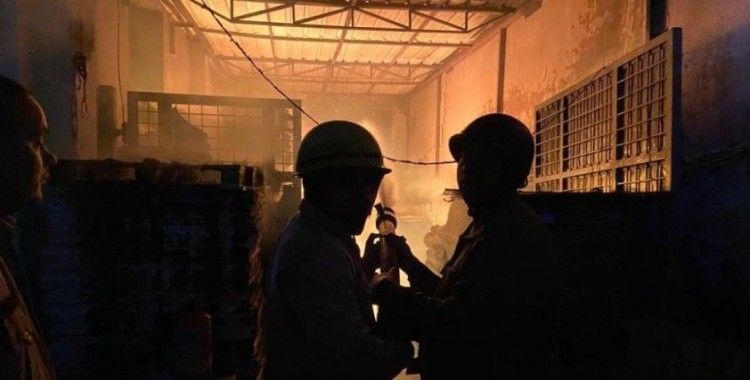 Yeni Delhi'de kağıt fabrikasında yangın: 1 ölü