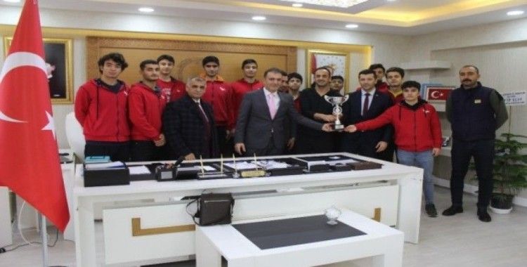 Sınav Koleji basketbol takımı, bölge turnuvasında Diyarbakır’ı temsil edecek