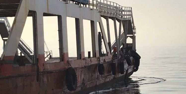 Çanakkale'de feribot ile balıkçı teknesi çarpıştı