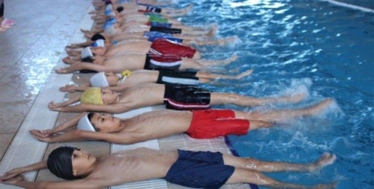 Uşak’ta 4 bin öğrenciye yüzme öğretilmesi hedefleniyor