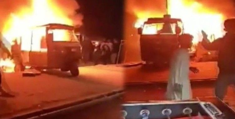 Pakistan'da minibüs yangını: 6 ölü, 5 yaralı