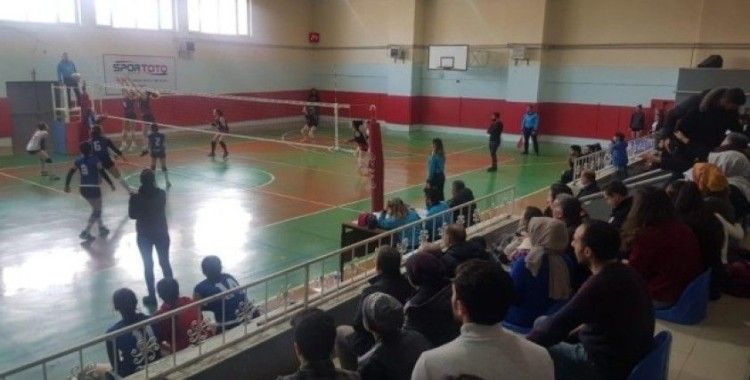 Van Büyükşehir Belediyesi kadın voleybol takımı haftayı galibiyetle kapadı