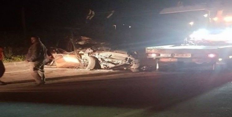 Muğla'da otomobil önündeki kamyona çarptı: 1 ölü 1 yaralı