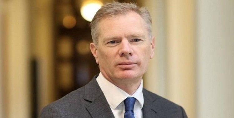 İran İngiliz büyükelçiyi gözaltına aldı