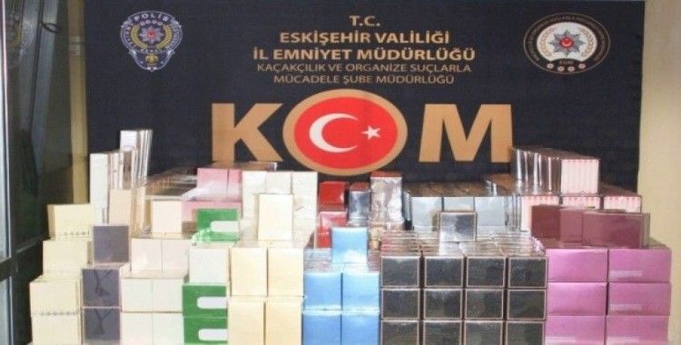 Polisin ’dur’ ihtarına uymayan araçtan bin 159 adet kaçak parfüm çıktı