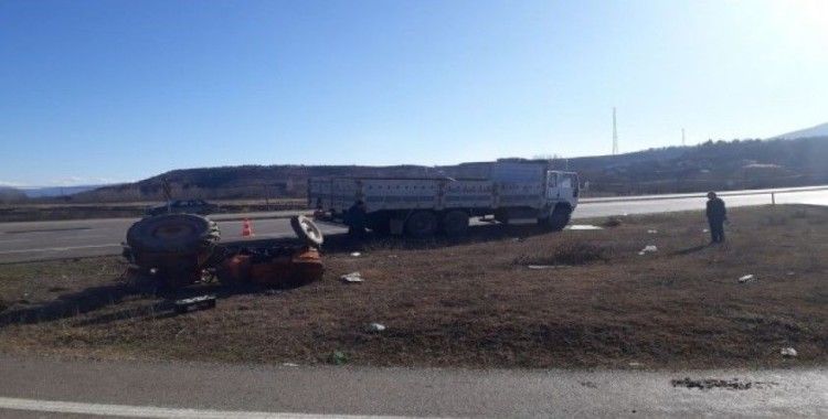 Boyabat’ta traktörle kamyon çarpıştı: 1 yaralı