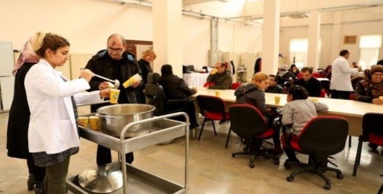 Büyükşehir Belediyesi’nden engelli kursiyerlere çorba ikramı