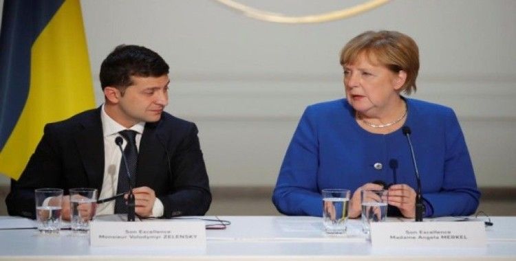Zelenskiy, Merkel ile telefonda görüştü