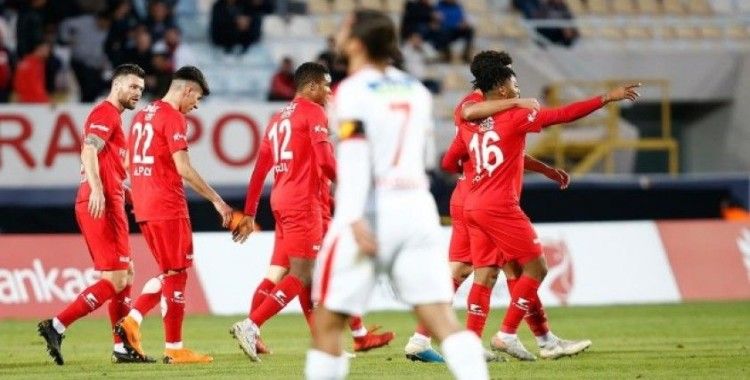 Kupada bol gollü maçın kazananı Antalyaspor