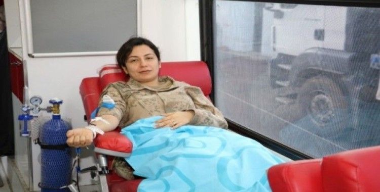 Jandarmadan “Kan ver hayat kurtar” kampanyasına destek