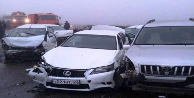 Rusya'da zincirleme trafik kazası: 2 ölü, 12 yaralı