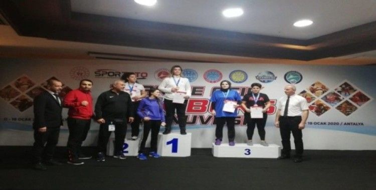 Haliliye Belediyesi kıck boks takımı madalyaları topladı