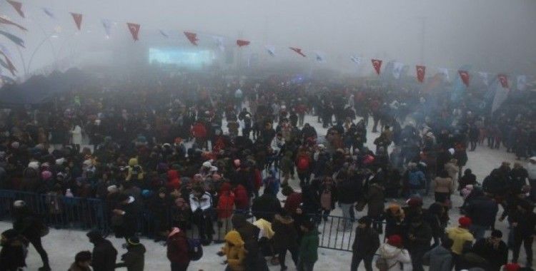 Kartepe’deki kar festivaline vatandaşlar akın etti