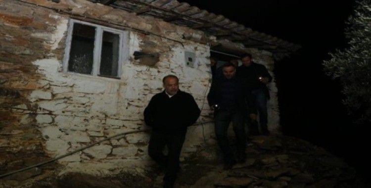 AK Partili Metin Yavuz evleri yanan ailenin yardımına koştu