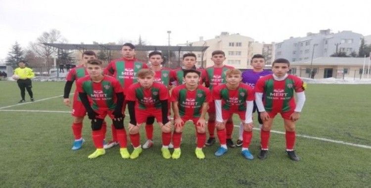 1308 Osmaneli Belediye Spor U16 takımı liderliğe yükseldi