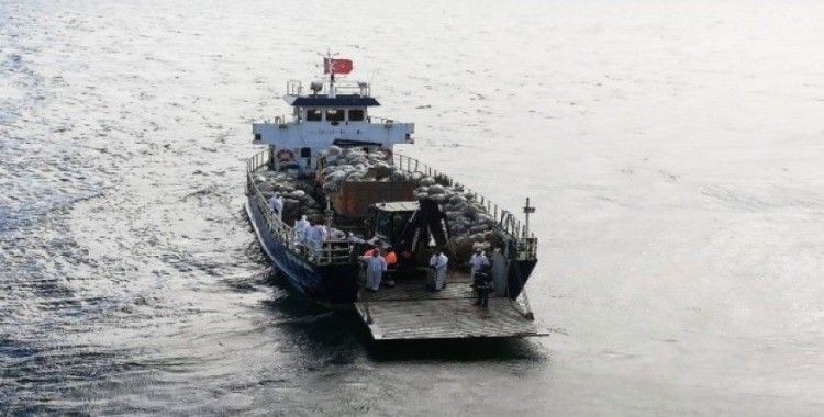 Büyükada'da faytonlardan oluşan tonlarca çöp gemiye yüklenip İstanbul'a taşındı