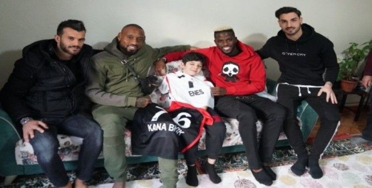 Gaziantep FK futbolcuları Enes'in hayalini gerçekleştirdi