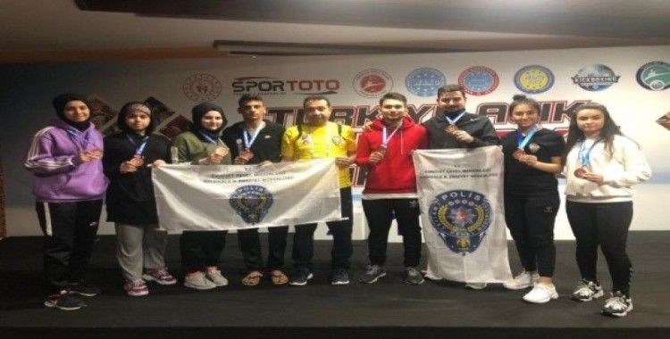 Polis Gücü Spor Kulübü Gençler Birliği Kick Boks madalyalarla döndü