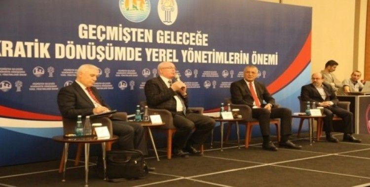Başkan Kurt, Mezitli Belediyesi tarafından düzenlenen panelde konuştu