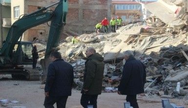 Bakan Soylu ve Koca ile Binali Yıldırım, deprem bölgesinde incelemelerde bulundu