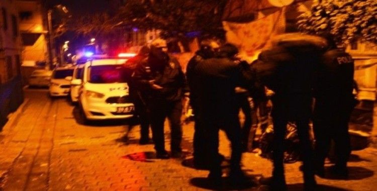 Yabancı uyruklu iki grup arasında çıkan bıçaklı kavgada 3 kişi yaralandı