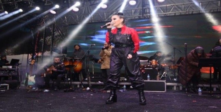Ünlü pop sanatçısı İrem Derici’ye büyükşehir belediyesinden tepki
