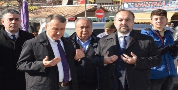 Elazığ depreminde hayatını kaybedenler dualarla anıldı