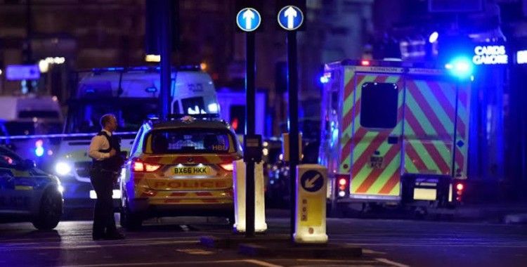 Londra'da bıçaklı terör saldırısı! Yaralılar var
