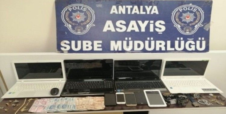 Antalya’da kapı göbeklerini kırıp 11 evi soyan hırsızlar yakalandı