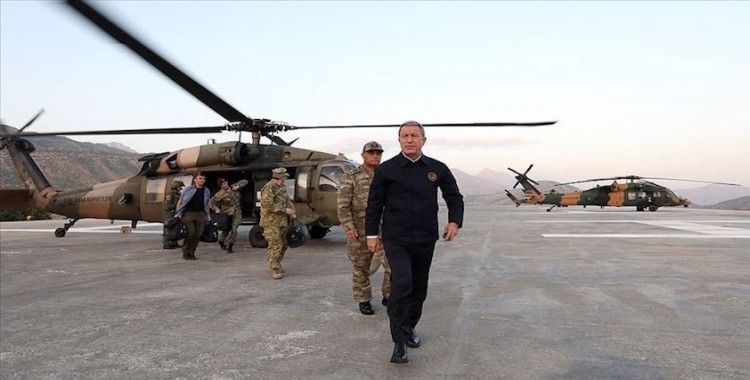 Milli Savunma Bakanı Akar Suriye sınırına gitti