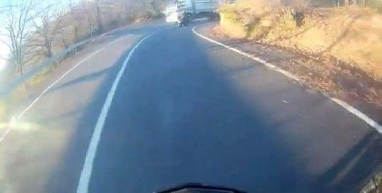 (Özel) Motosiklet sürücülerinin ölümden döndükleri anlar kamerada