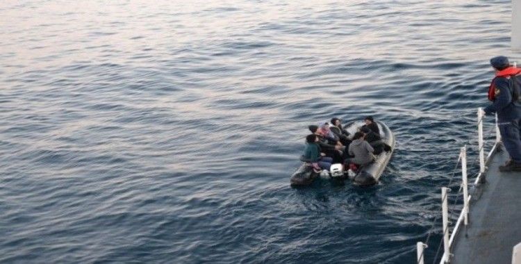 Enez ilçesi açıklarında 2 botta 40 düzensiz göçmen yakalandı