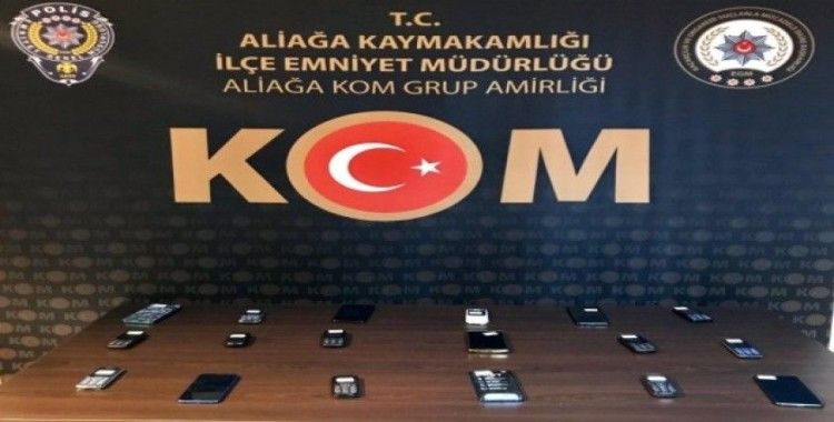 İzmir’de tütün ve kaçak cep telefonu operasyonu