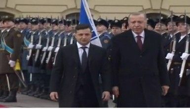 Cumhurbaşkanı Erdoğan, Kiev'de resmi törenle karşılandı