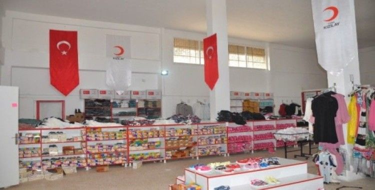 Türk Kızılay’ı Sevgi Mağazası ile Tel Abyadlıları giydiriyor