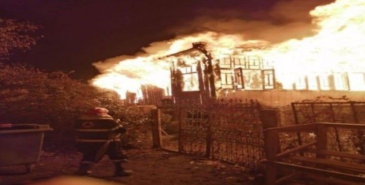 Gürcistan'da 6 kişi yanarak öldü