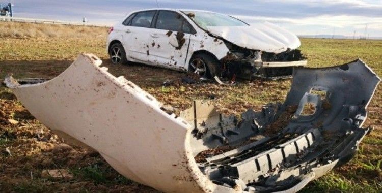 Aksaray’da otomobil şarampole takla attı: 2 yaralı