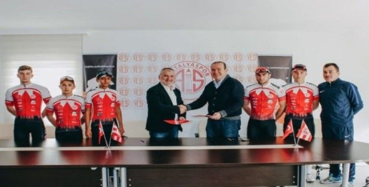 Fiberli, bisiklet takımı sponsorluğunu yeniledi