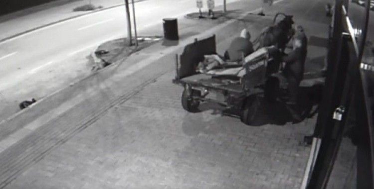 At arabalı kadın hırsızlar güvenlik kamerasına yakalandı
