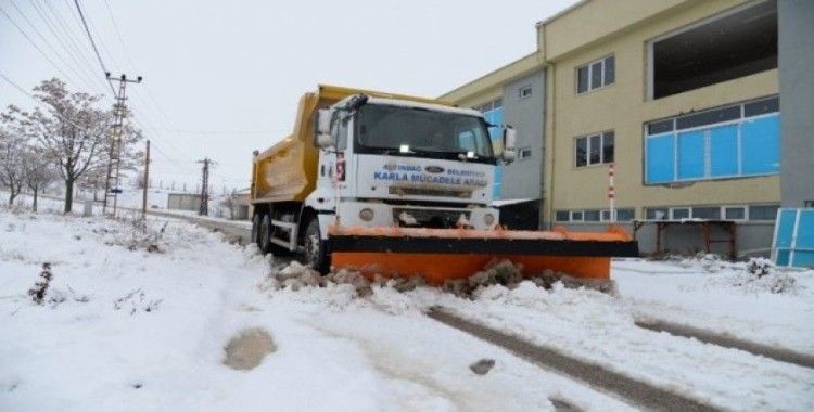Altındağ’da karla mücadele sürüyor