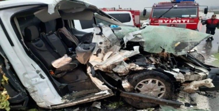 Aydın-İzmir karayolunda trafik kazası, karayolu savaş alanına döndü 7 yaralı