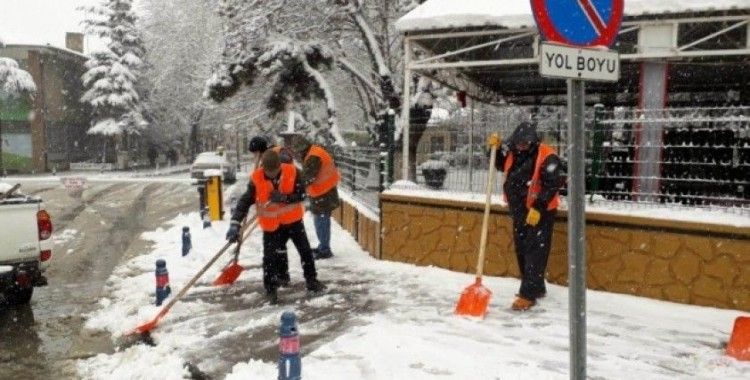 Akşehir’de kar temizliği çalışmaları