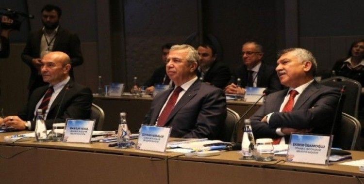 CHP'li büyükşehir belediye başkanları Adana'da buluştu