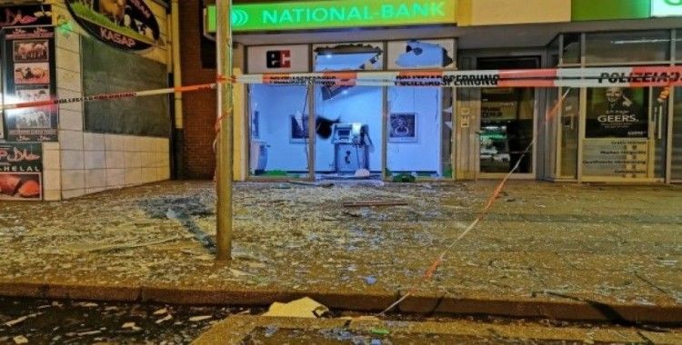 Almanya'da hırsızlar ATM'yi havaya uçurup soydu