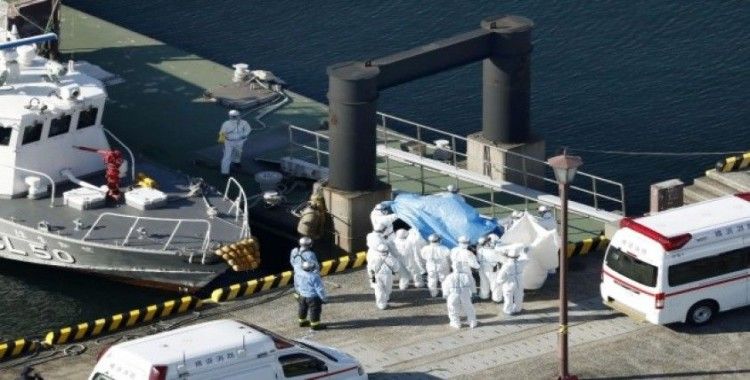 Japonya'daki karantina gemisinde salgın önlenemiyor