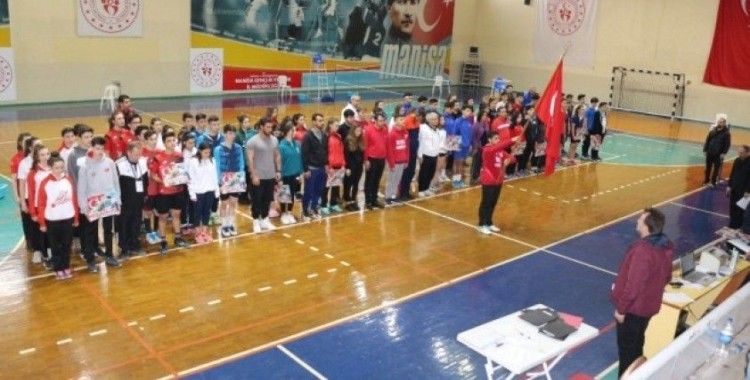 Gençler badminton grup müsabakaları Manisa’da başladı